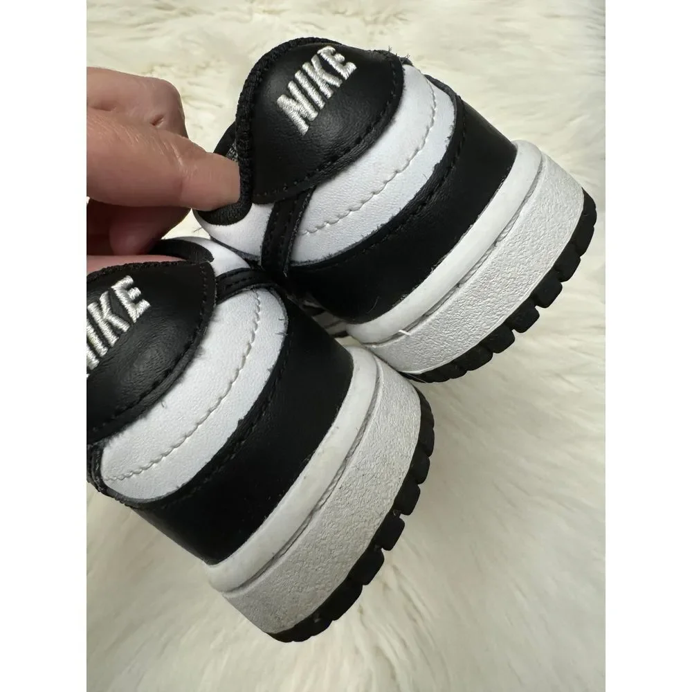 Nike dunk low panda size 9‎ EUC